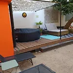 Le 9 De Cour, Chambre Caouette